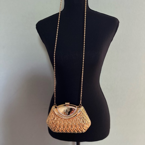 Handbags - Gold Original 1980s Vintage Bags,
A GOLD SHELL-RHINESTONE CLUTCH PURSE NWOT.